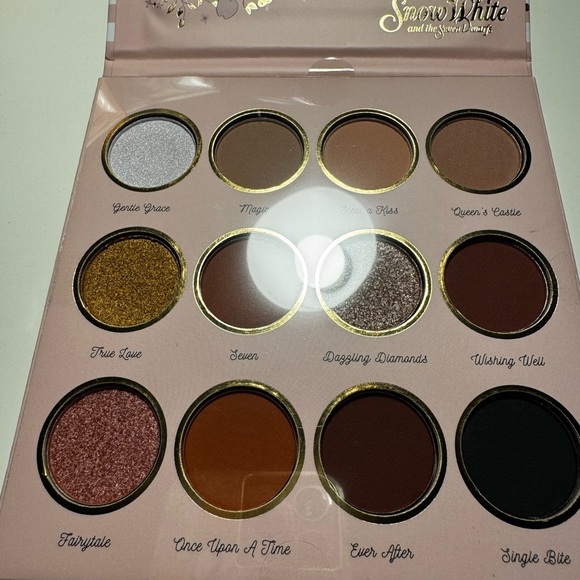 Disney Princess Snow White 12 Eyeshadow New - Picture 3 of 4